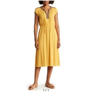 DR2 by Daniel Rainn mustard yellow casual v-neck dress, W's size XL.